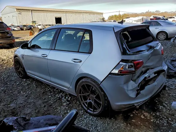 3VW447AU5HM062600 2017 VOLKSWAGEN GTI - Image 2