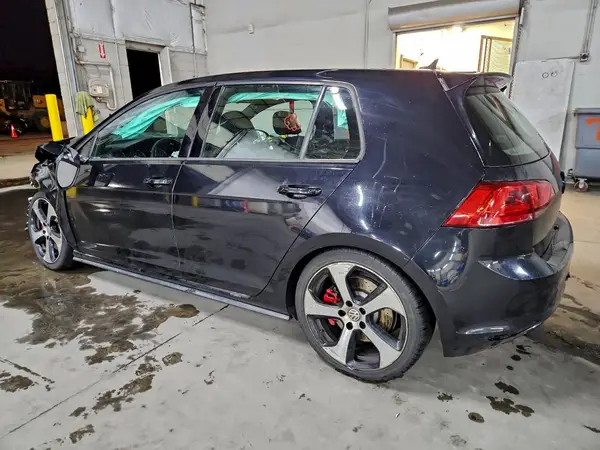 3VW447AU5HM071894 2017 VOLKSWAGEN GTI - Image 2