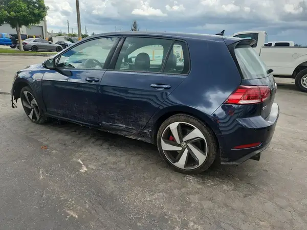 3VW447AU5JM272409 2018 VOLKSWAGEN GTI - Image 2
