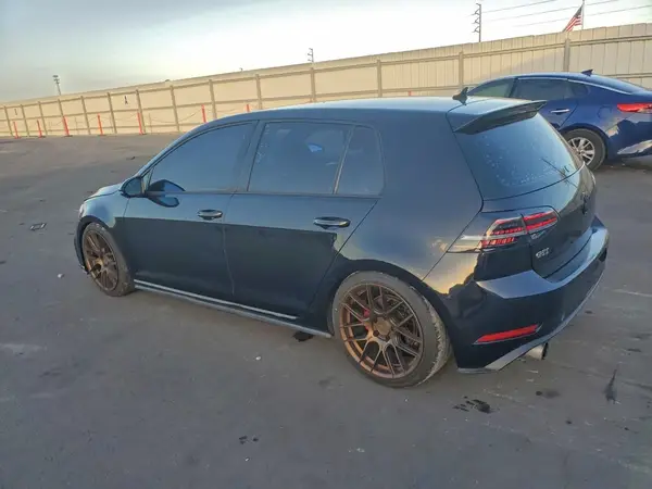 3VW447AU5JM278694 2018 VOLKSWAGEN GTI - Image 2