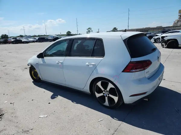 3VW447AU5JM280638 2018 VOLKSWAGEN GTI - Image 2