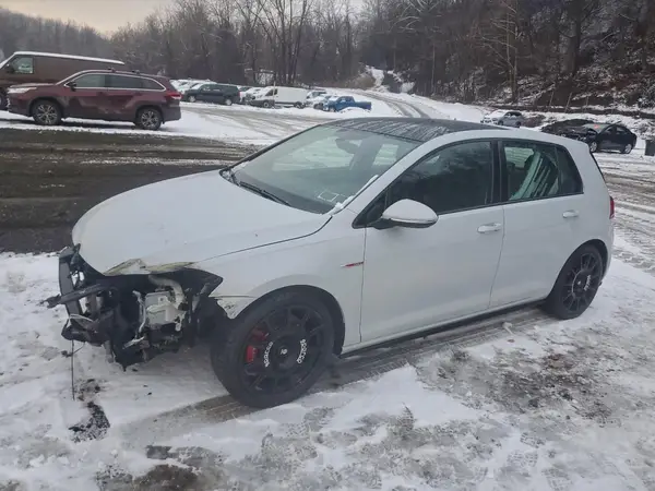 3VW447AU5JM289565 2018 VOLKSWAGEN GTI - Image 1