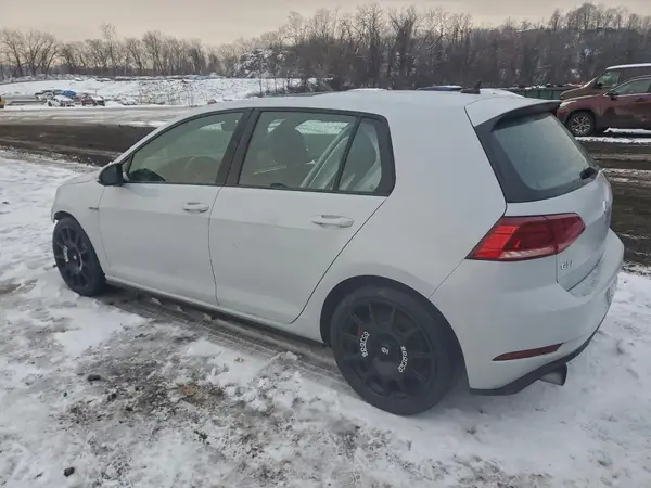3VW447AU5JM289565 2018 VOLKSWAGEN GTI - Image 2