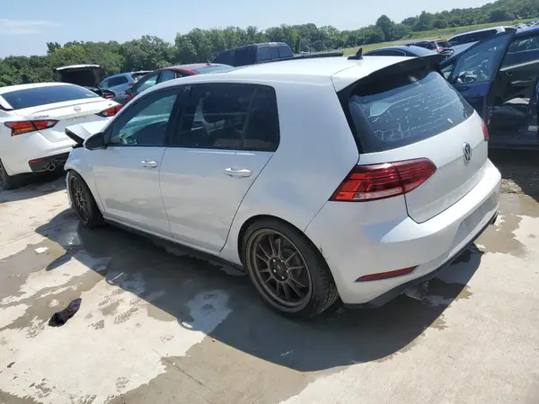 3VW447AU5JM291767 2018 VOLKSWAGEN GTI - Image 2