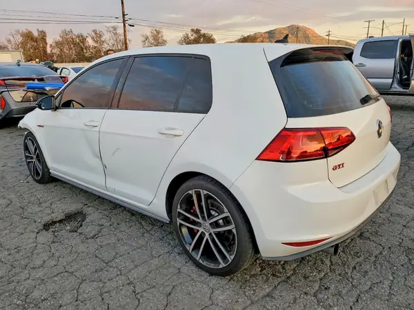 3VW447AU6HM023594 2017 VOLKSWAGEN GTI - Image 2
