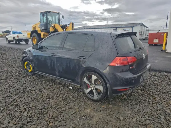3VW447AU6HM037849 2017 VOLKSWAGEN GTI - Image 2