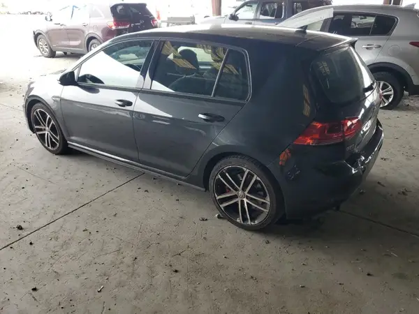 3VW447AU6HM044459 2017 VOLKSWAGEN GTI - Image 2