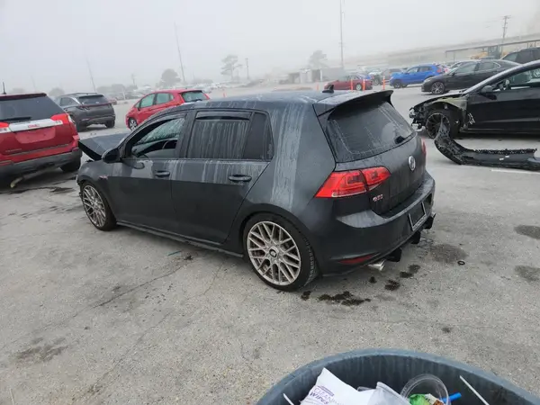 3VW447AU6HM045157 2017 VOLKSWAGEN GTI - Image 2