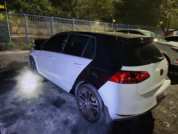 3VW447AU6HM047037 2017 VOLKSWAGEN GTI - Image 2