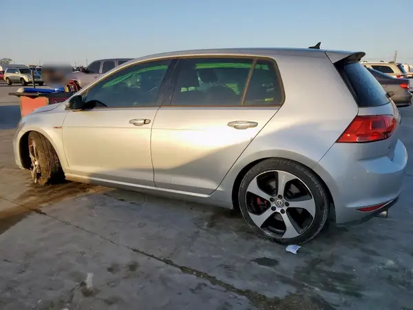3VW447AU6HM051900 2017 VOLKSWAGEN GTI - Image 2
