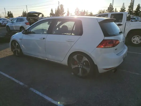 3VW447AU6HM063268 2017 VOLKSWAGEN GTI - Image 2