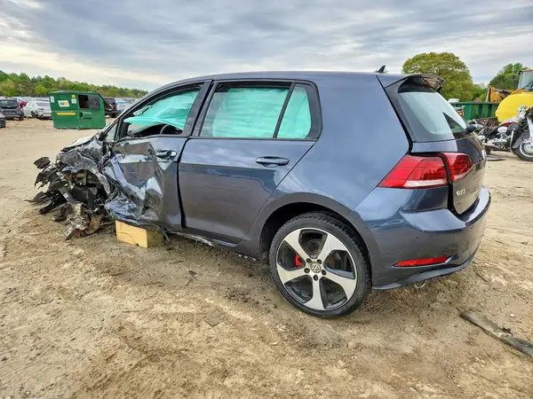 3VW447AU6JM273133 2018 VOLKSWAGEN GTI - Image 2