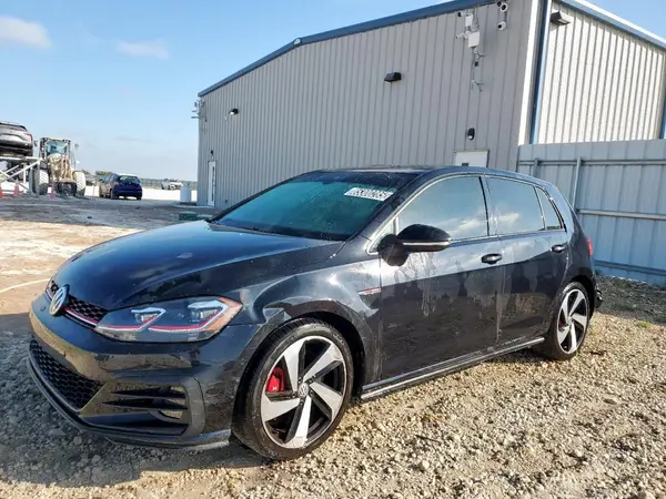 3VW447AU6JM281748 2018 VOLKSWAGEN GTI - Image 1