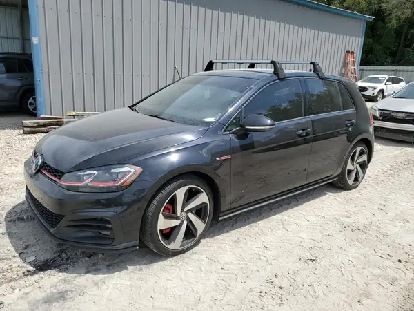 3VW447AU6JM296878 2018 VOLKSWAGEN GTI - Image 1