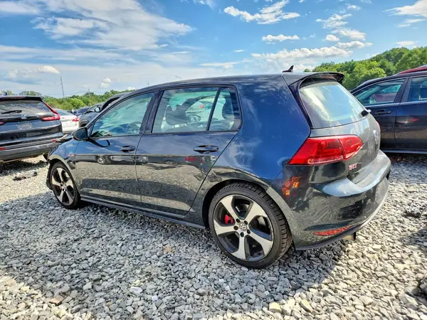 3VW447AU7HM018744 2017 VOLKSWAGEN GTI - Image 2