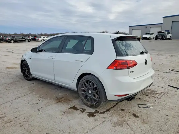 3VW447AU7HM042753 2017 VOLKSWAGEN GTI - Image 2