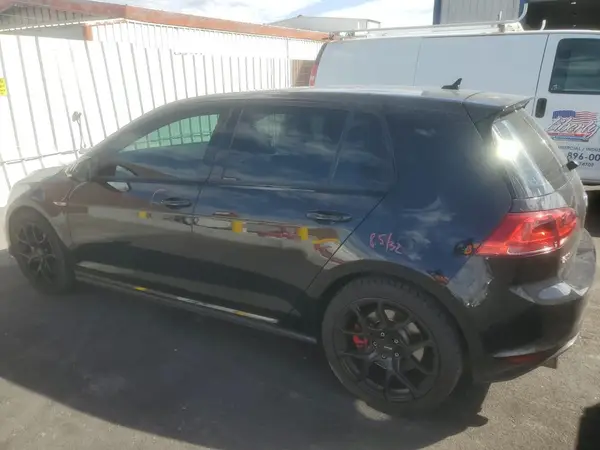 3VW447AU7HM055406 2017 VOLKSWAGEN GTI - Image 2