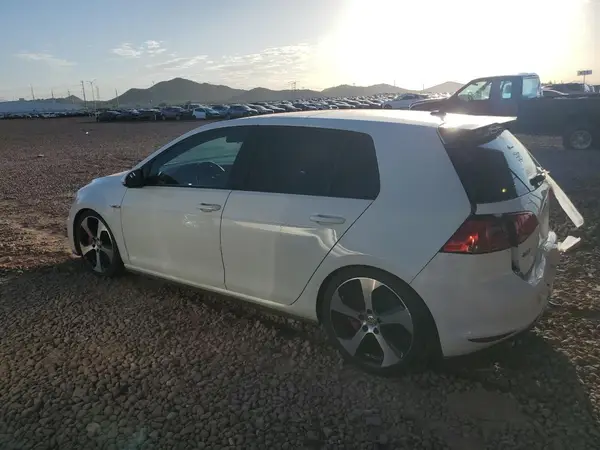 3VW447AU7HM062727 2017 VOLKSWAGEN GTI - Image 2