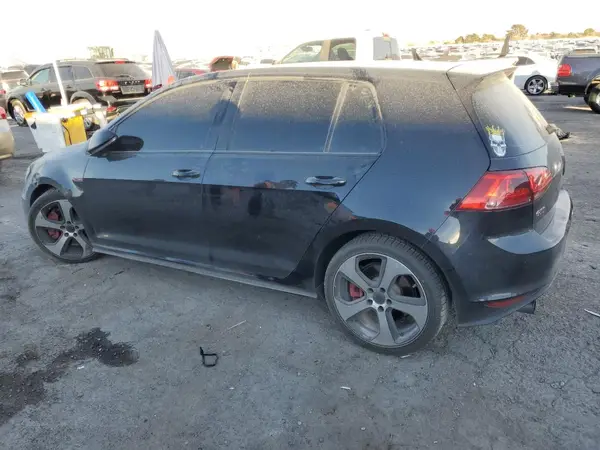 3VW447AU7HM065580 2017 VOLKSWAGEN GTI - Image 2