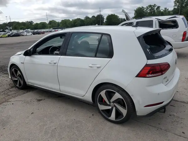 3VW447AU7JM250900 2018 VOLKSWAGEN GTI - Image 2