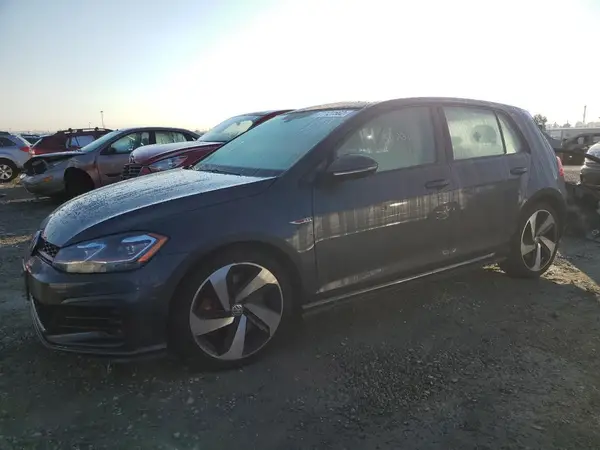3VW447AU7JM251819 2018 VOLKSWAGEN GTI - Image 1