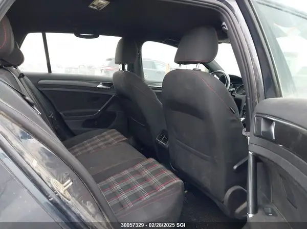 3VW447AU7JM292144 2018 VOLKSWAGEN GTI - Image 8