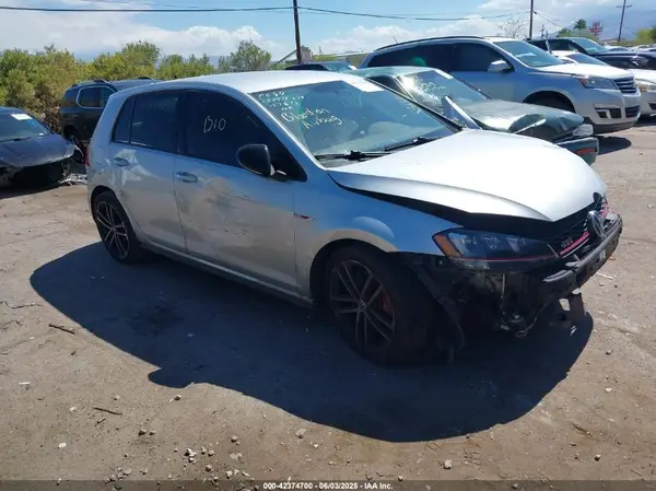 3VW447AU8HM024102 2017 VOLKSWAGEN GTI - Image 1