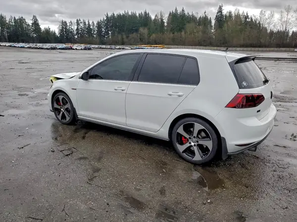 3VW447AU8HM048626 2017 VOLKSWAGEN GTI - Image 2