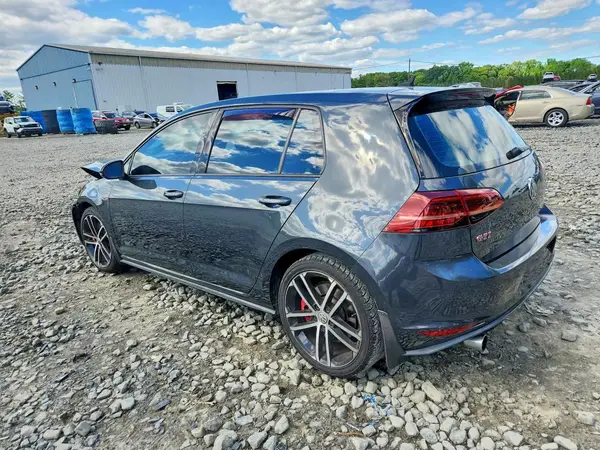 3VW447AU8HM050506 2017 VOLKSWAGEN GTI - Image 2