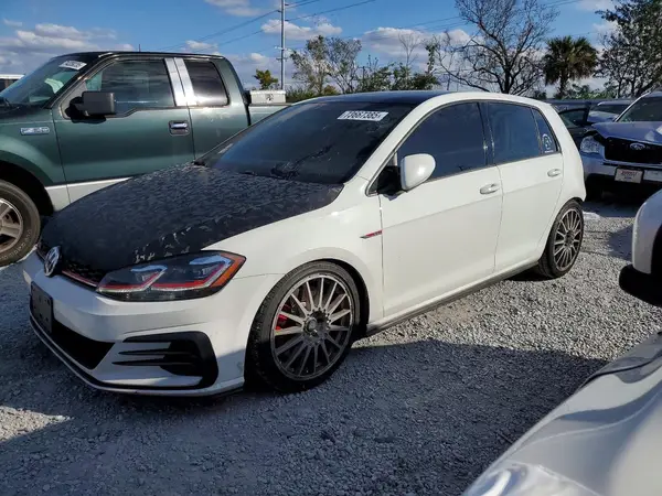3VW447AU8JM258164 2018 VOLKSWAGEN GTI - Image 1