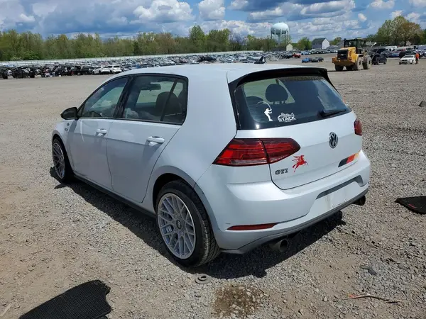 3VW447AU8JM259606 2018 VOLKSWAGEN GTI - Image 2