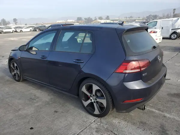 3VW447AU8JM295747 2018 VOLKSWAGEN GTI - Image 2