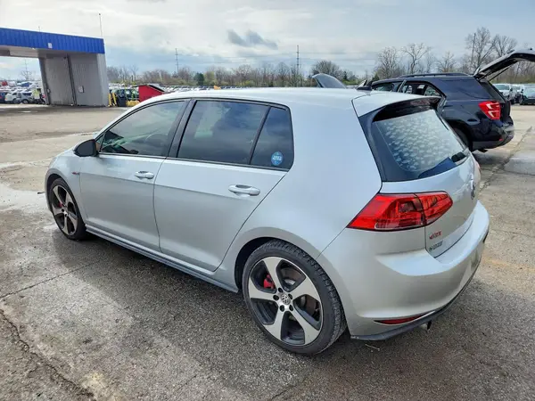 3VW447AU9GM017187 2016 VOLKSWAGEN GTI - Image 2