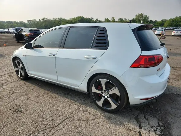3VW447AU9HM019510 2017 VOLKSWAGEN GTI - Image 2