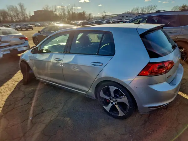 3VW447AU9HM030491 2017 VOLKSWAGEN GTI - Image 2