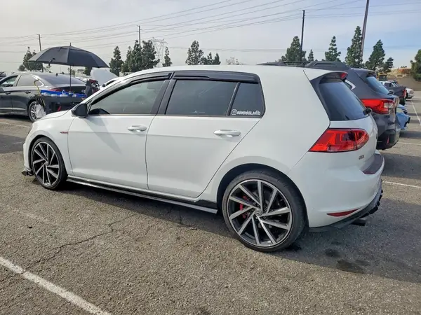 3VW447AU9HM043340 2017 VOLKSWAGEN GTI - Image 2