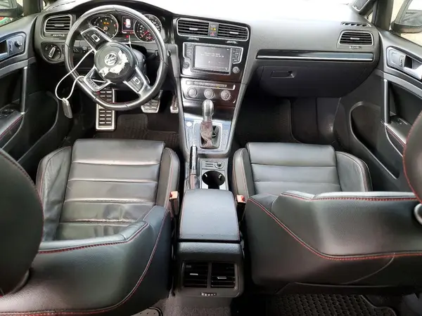 3VW447AU9HM064754 2017 VOLKSWAGEN GTI - Image 8