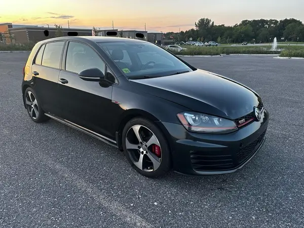 3VW447AU9HM064981 2017 VOLKSWAGEN GTI - Image 1