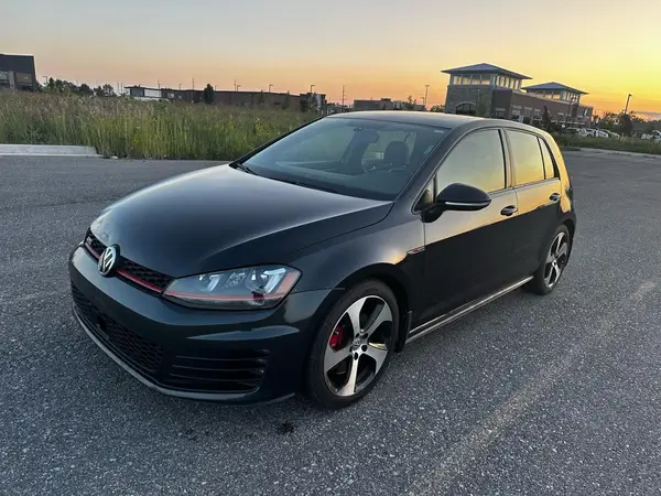 3VW447AU9HM064981 2017 VOLKSWAGEN GTI - Image 2