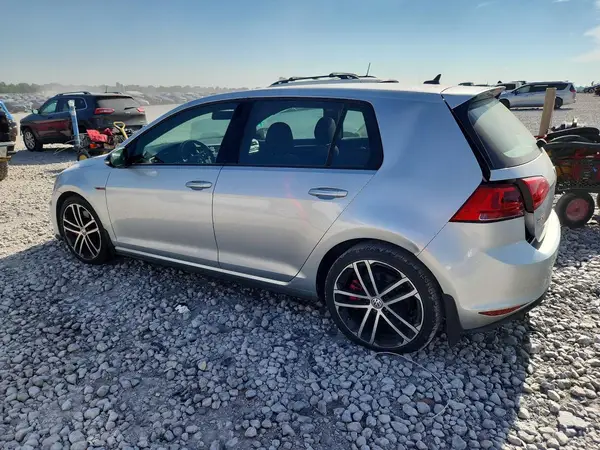3VW447AU9HM070893 2017 VOLKSWAGEN GTI - Image 2