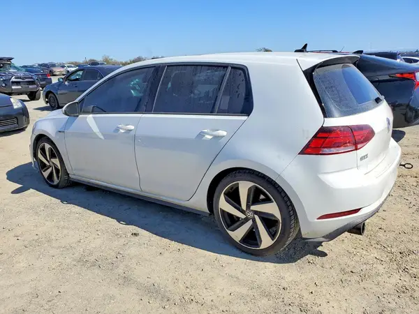 3VW447AU9JM251787 2018 VOLKSWAGEN GTI - Image 2