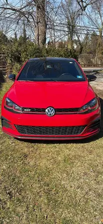 3VW447AU9JM254088 2018 VOLKSWAGEN GTI - Image 1
