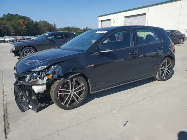 3VW447AUXHM043850 2017 VOLKSWAGEN GTI - Image 1