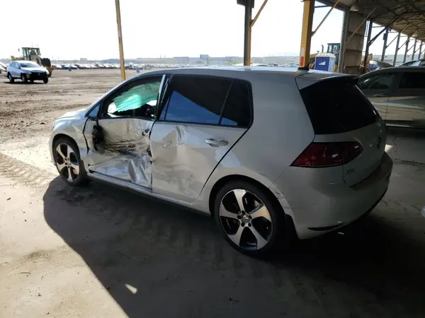 3VW447AUXHM052600 2017 VOLKSWAGEN GTI - Image 2