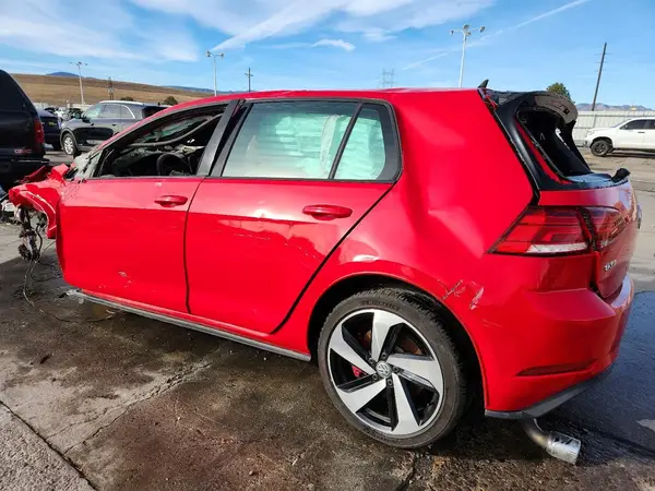 3VW447AUXJM255198 2018 VOLKSWAGEN GTI - Image 2