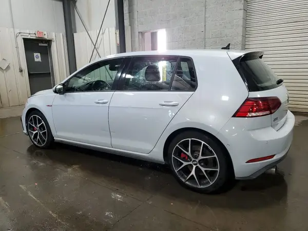 3VW447AUXJM255850 2018 VOLKSWAGEN GTI - Image 2