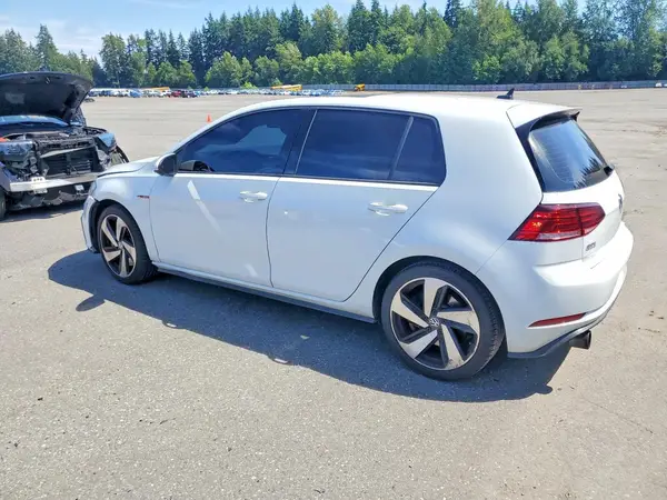 3VW447AUXJM266072 2018 VOLKSWAGEN GTI - Image 2
