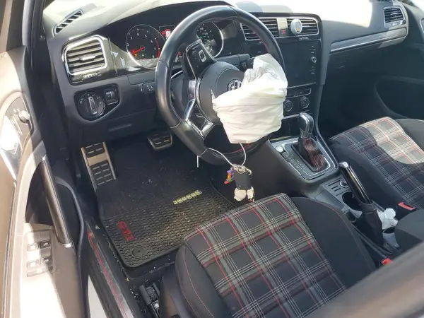 3VW447AUXJM266072 2018 VOLKSWAGEN GTI - Image 8