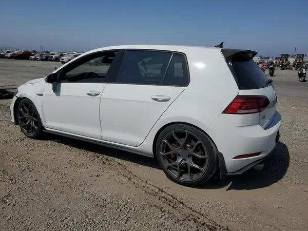3VW447AUXJM273068 2018 VOLKSWAGEN GTI - Image 2