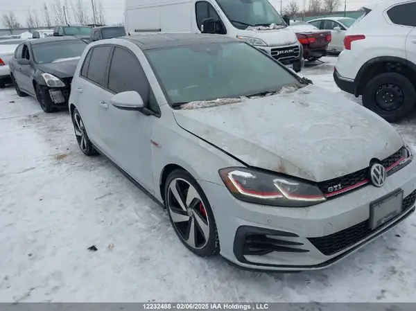 3VW447AUXJM276035 2018 VOLKSWAGEN GTI - Image 1